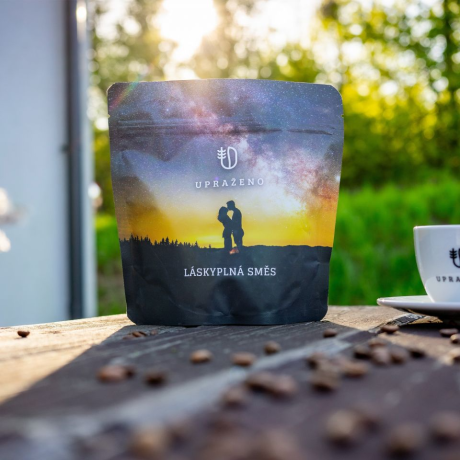UPRAŽENO Láskyplná směs – Zrnková káva 100 % Arabica 250 g, Pegrastore.cz